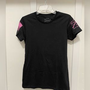 Women’s Grunt style t-shirt size medium. Runs small! More like a size small